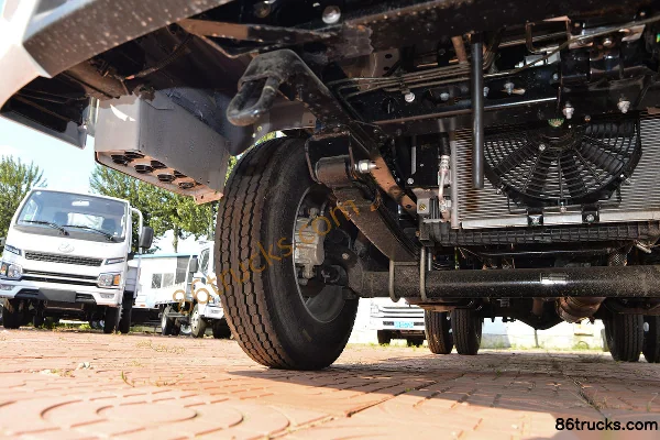 Yuejin Fuxing S80 95hp 4X2(6 wheels) 3.22m semi-row flatbed light truck Chassis (2) | 86Trucks
