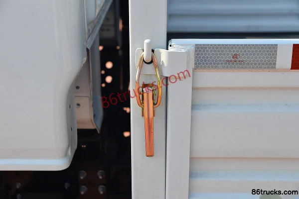 Yuejin Fuxing S80 95hp 4X2(6 wheels) 3.22m semi-row flatbed light truck Body (3) | 86Trucks