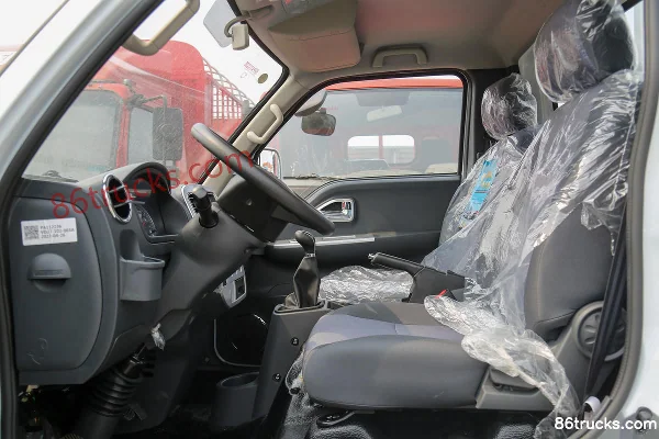 Dongfeng T5 2.0L 127 hp 4X2(6 wheels) CNG 3.965 m single-row flatbed light truck (China VI) Cab (3) | 86Trucks