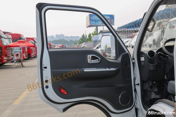Dongfeng T5 2.0L 127 hp 4X2(6 wheels) CNG 3.965 m single-row flatbed light truck (China VI) Cab (1) | 86Trucks