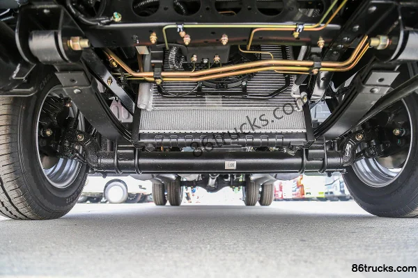 Dongfeng T5 2.0L 127 hp 4X2(6 wheels) CNG 3.965 m single-row flatbed light truck (China VI) Chassis (1) | 86Trucks