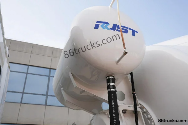FAW Jiefang Qingdao JH6 350 hp 8X4(12 wheels) 7.74 m³ Concrete Mixer Truck (Ruijiang Brand) Body (2) | 86Trucks