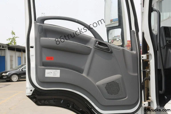 Qingling Isuzu Giga 240 hp 4X2(6 wheels) 9.63 m box cargo truck Cab (1) | 86Trucks