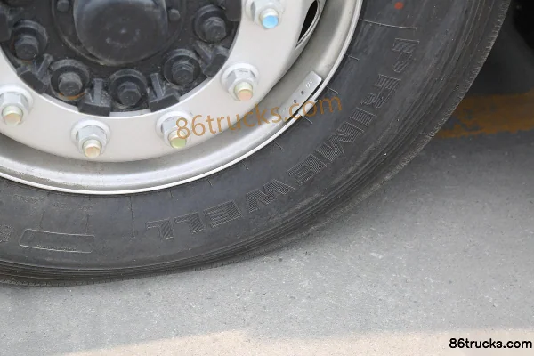 Qingling Isuzu Giga 240 hp 4X2(6 wheels) 9.63 m box cargo truck Chassis (3) | 86Trucks