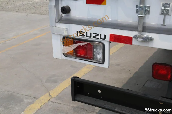 Qingling Isuzu Giga 240 hp 4X2(6 wheels) 9.63 m box cargo truck Body (2) | 86Trucks
