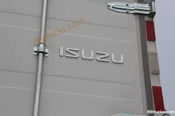 Qingling Isuzu Giga 240 hp 4X2(6 wheels) 9.63 m box cargo truck Body (1) | 86Trucks