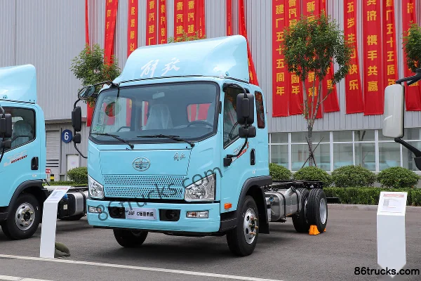 FAW Jiefang J6F Wide Body 120hp 4X2(6 wheels) 3.78m Half-row Grille Light Truck Exterior (3) | 86Trucks