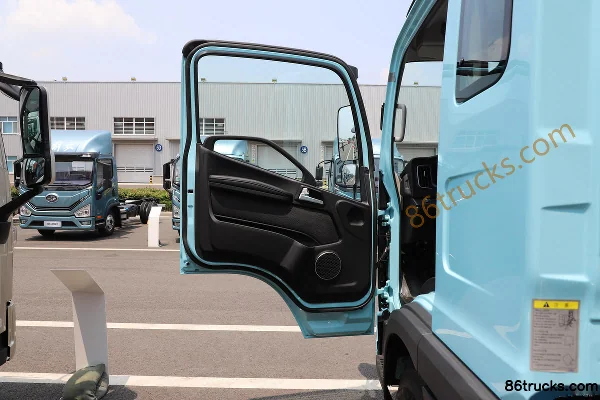 FAW Jiefang J6F Wide Body 120hp 4X2(6 wheels) 3.78m Half-row Grille Light Truck Cab (1) | 86Trucks