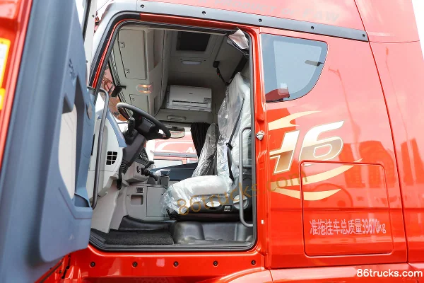 FAW Jiefang Qingdao JH6 heavy truck Four Seasons Edition 530hp 6X4(10 wheels) LNG automatic tractor truck (hydraulic retarder) Cab (2) | 86T