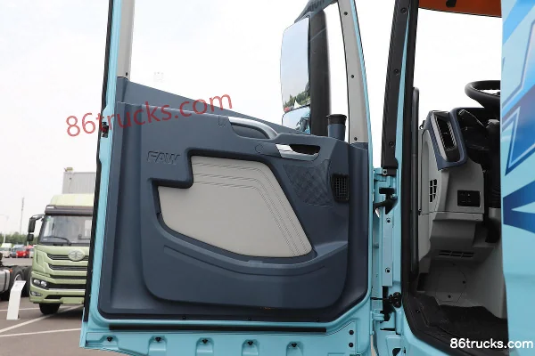 FAW Jiefang Qingdao JH6 Zhizun Edition Four-Season 560hp 8X4(12 wheels) 9.5m AMT Automatic Refrigerated Truck Cab (2) | 86Trucks