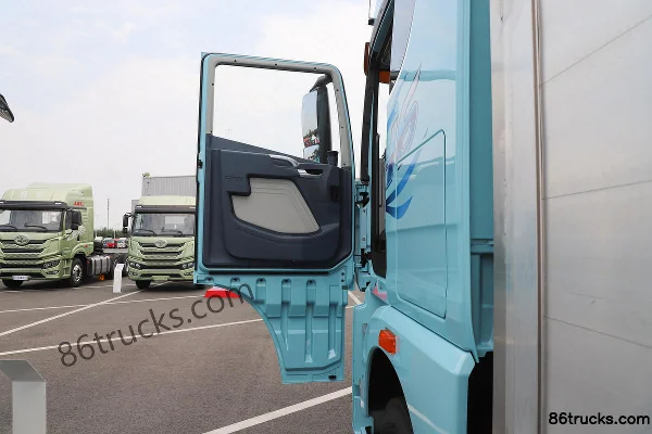 FAW Jiefang Qingdao JH6 Zhizun Edition Four-Season 560hp 8X4(12 wheels) 9.5m AMT Automatic Refrigerated Truck Cab (1) | 86Trucks