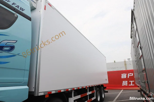 FAW Jiefang Qingdao JH6 Zhizun Edition Four-Season 560hp 8X4(12 wheels) 9.5m AMT Automatic Refrigerated Truck Body (1) | 86Trucks