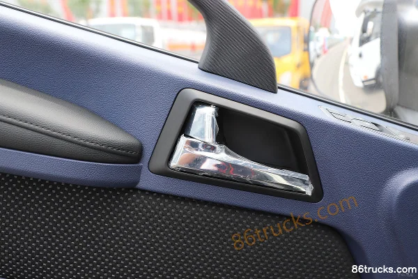 FAW Jiefang Tiger 6G 4.5T 4.16m Single Row Pure Electric Box Light Truck 83.96kWh 4X2(6 wheels) Interior (3) | 86Trucks