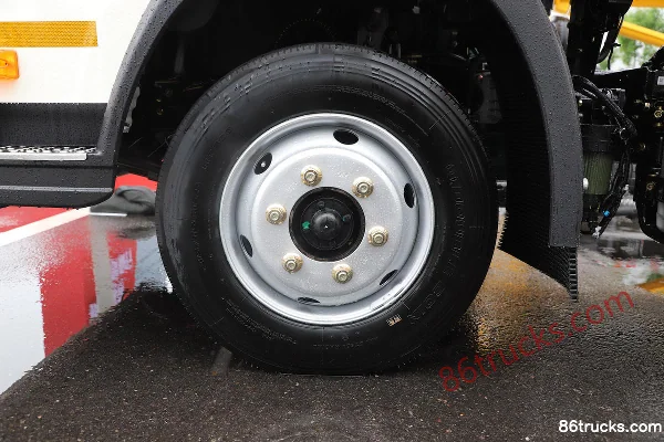 FAW Jiefang Hu 6G version Russie 160 ch 4X2(6 roues) camion porteur cabine avec couchette Châssis (1) | 86Trucks