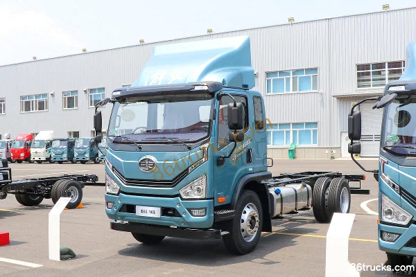 FAW Jiefang Hu 6G 180hp 4X2(6 wheels) 4.78m Semi-Sleeper Stake Cargo Truck Exterior (3) | 86Trucks