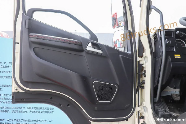 FAW Jiefang Qingdao FAW Jiefang JK6 320hp 6X2(8 wheels) Center Axle Car Carrier Cab (2) | 86Trucks