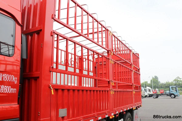 FAW Jiefang Qingdao JK6 Medium Truck 260hp CNG 4X2(6 wheels) 6.7m Flatbed Truck Body (1) | 86Trucks