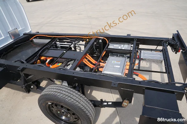 Chengshi X7 2T camion plateau micro électrique cabine simple 2,49 mètres 28,8 kWh 4X2(6 roues) Châssis (1) | 86Trucks