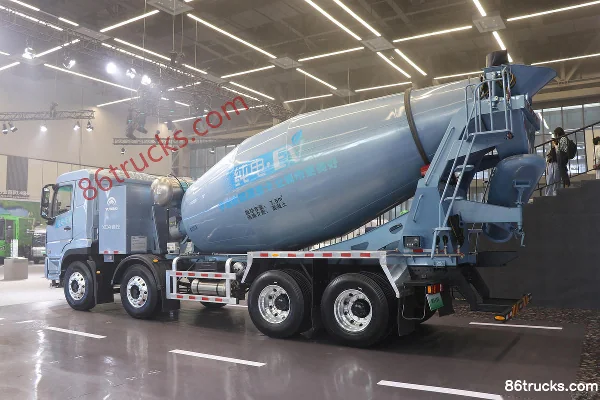 Yutong 8X4(12 wheels) 7.5m³ Electric Concrete Mixer Truck Exterior (3) | 86Trucks