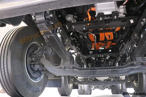 Yutong 8X4(12 wheels) 7.5m³ Electric Concrete Mixer Truck Chassis (2) | 86Trucks