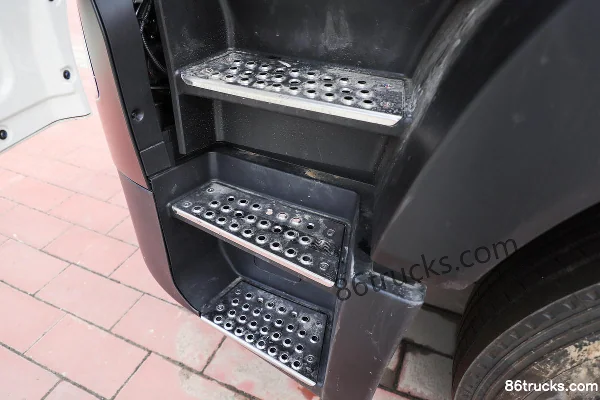 Sinotruk HOWO TX7 Heavy Truck 460 hp 6X4(10 wheels) Tractor Truck (China VI) Cab (3) | 86Trucks