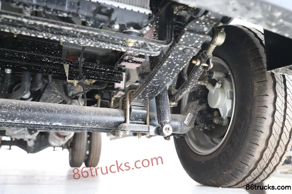 Dongfeng Xiaobawang W18 1.6L 122 hp 4X2(6 wheels) 2.55m double-row flatbed mini truck Chassis (3) | 86Trucks