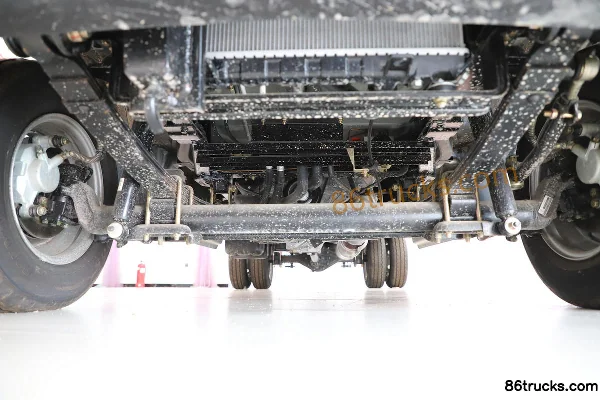 Dongfeng Xiaobawang W18 1.6L 122 hp 4X2(6 wheels) 2.55m double-row flatbed mini truck Chassis (1) | 86Trucks