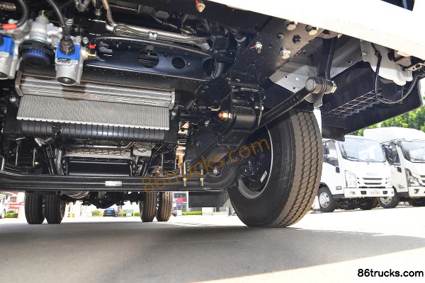 Jiangxi Isuzu Yifang EM5 152 hp 4X2(6 wheels) 4.2m single-row flatbed light truck Chassis (3) | 86Trucks
