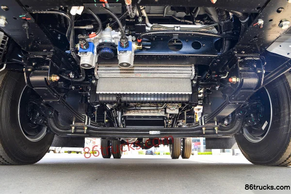 Jiangxi Isuzu Yifang EM5 152 hp 4X2(6 wheels) 4.2m single-row flatbed light truck Chassis (1) | 86Trucks