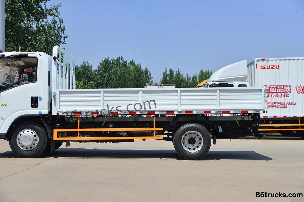 Jiangxi Isuzu Yifang EM5 152 hp 4X2(6 wheels) 4.2m single-row flatbed light truck Body (2) | 86Trucks