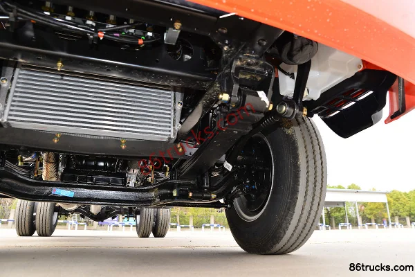 Dongfeng Furika F6 137 hp 4X2(6 wheels) 4.17m single-row flatbed light truck Chassis (3) | 86Trucks