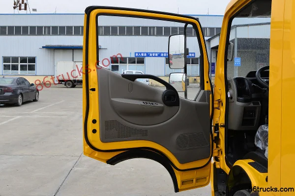 Dongfeng Furui F6 140hp 4X2(6 wheels) 3.13m Double Row Flatbed Light Truck (Engineering Yellow)(China VI) Cab (1) | 86Trucks