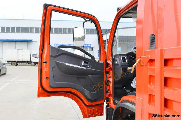Dongfeng FuruiKa F6 170hp 4X2(6 wheels) 4.2m Single-row Flatbed Light Truck (Wide Body) (China VI) Cab (1) | 86Trucks