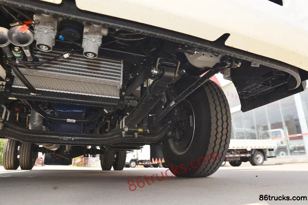Sinotruk HOWO Hanjun 150hp 4X2(6 wheels) 4.15m single-row van light truck Chassis (3) | 86Trucks