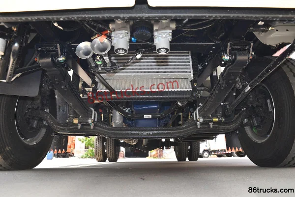 Sinotruk HOWO Hanjun 150hp 4X2(6 wheels) 4.15m single-row van light truck Chassis (1) | 86Trucks