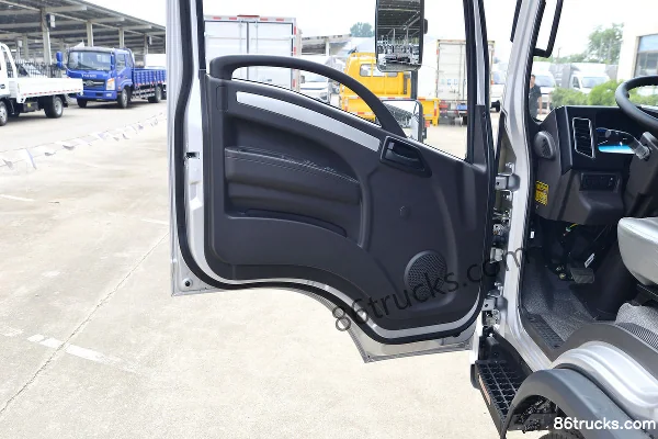 Ouling S1 Series 115hp 4X2(6 wheels) 3.7m Single Row Stake Truck Cab (2) | 86Trucks