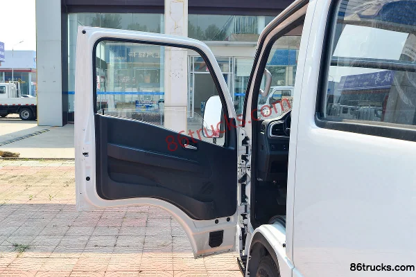 Yuejin Fuxing S100V 116 hp 4X2(6 wheels) 3.2m double-row flatbed small truck Cab (1) | 86Trucks
