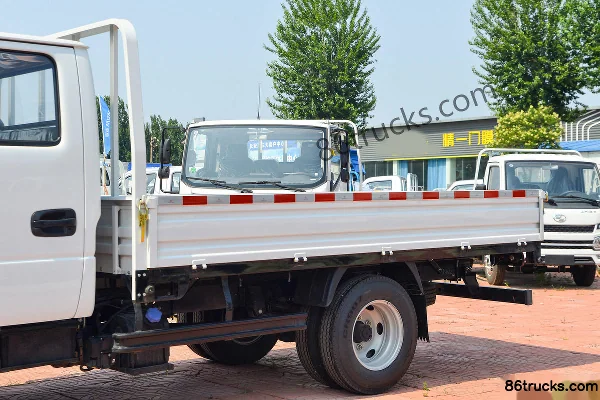 Yuejin Fuxing S100V 116 hp 4X2(6 wheels) 3.2m double-row flatbed small truck Body (1) | 86Trucks