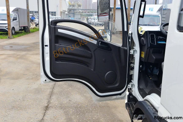 Ouling Jinlika II 2.0L 150hp 4X2(6 wheels) Gasoline 3.37m Semi-panel Van Light Truck Cab (2) | 86Trucks