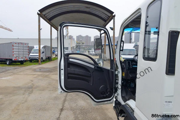 Ouling Jinlika II 2.0L 150hp 4X2(6 wheels) Gasoline 3.37m Semi-panel Van Light Truck Cab (1) | 86Trucks