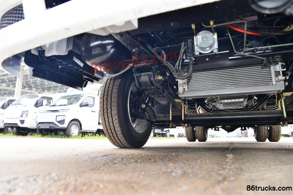 Ouling Jinlika II 2.0L 150hp 4X2(6 wheels) Gasoline 3.37m Semi-panel Van Light Truck Chassis (2) | 86Trucks