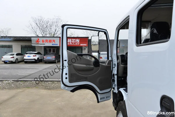 Dongfeng Duolika D6 88hp 4X2(6 wheels) 2.8m Double Row Van Light Truck Cab (1) | 86Trucks