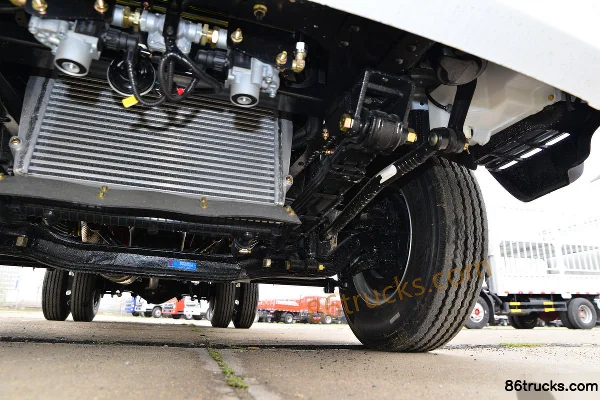 Dongfeng Duolika D6 88hp 4X2(6 wheels) 2.8m Double Row Van Light Truck Chassis (3) | 86Trucks