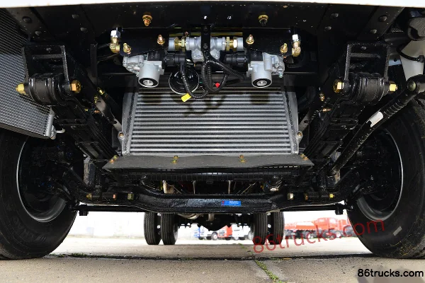 Dongfeng Duolika D6 88hp 4X2(6 wheels) 2.8m Double Row Van Light Truck Chassis (1) | 86Trucks