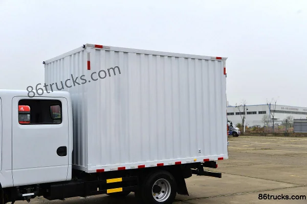 Dongfeng Duolika D6 88hp 4X2(6 wheels) 2.8m Double Row Van Light Truck Body (2) | 86Trucks