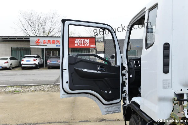 Dongfeng Duolika D5 Ruineng Edition 132 hp 4X2(6 wheels) 3.4m Semi-row Flatbed Light Truck (China VI) Cab (1) | 86Trucks