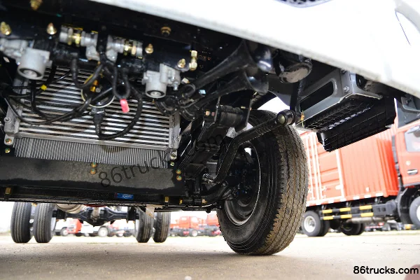 Dongfeng Duolika D5 Ruineng Edition 132 hp 4X2(6 wheels) 3.4m Semi-row Flatbed Light Truck (China VI) Chassis (3) | 86Trucks