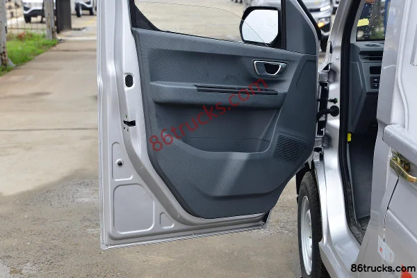 FARIZON Xingxiang F1E 2023 3,0T camion léger à ridelles cabine simple 3,2 m électrique pur 41,86 kWh 4X2(6 roues) Intérieur (2) | 86Trucks