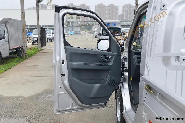 FARIZON Xingxiang F1E 2023 3,0T camion léger à ridelles cabine simple 3,2 m électrique pur 41,86 kWh 4X2(6 roues) Intérieur (1) | 86Trucks