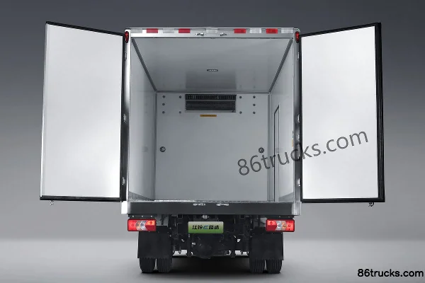 JMC Lexing E-Luda Super Refrigerated Version 4.5T 4.11m single-row pure electric refrigerated truck 100.46kWh 4X2(6 wheels) Cab (1) | 86Truc